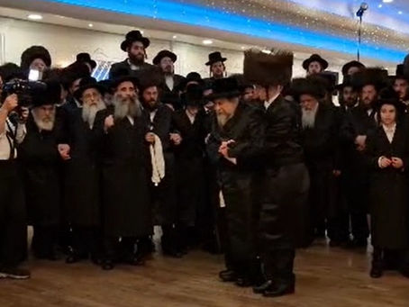 ווידיאו • האד' מראחמיסטריווקא ביי א חתונה לבן אחד מחסידיו אין לאנדאן