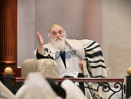 התרגשות ביי חסידי וויז'ניץ נאכן מיטהאלטן יו"כ בצל הקודש טראץ חולשה ביים רבי'ן