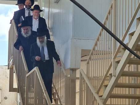 דעלעגאציע ראשי ישיבות פון אמעריקא באזוכן ביי סלבודקא ראש ישיבה הגרמ"ה הירש אמבאלאנגט שידוכים קריזיס