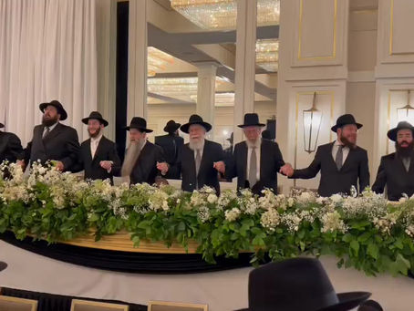 ווידיאו • שמחת החתונה בבית המשפיע הגה''צ רבי בנימין אייזנבערגער אבד"ק היכל התפילה