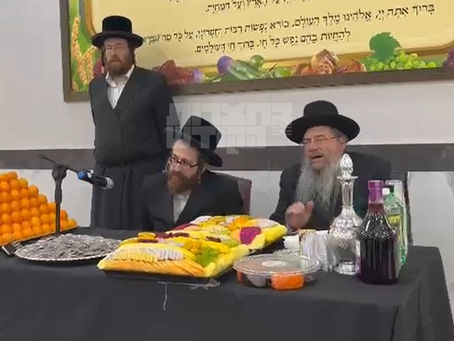 ווידיאו • האד' מראחמיסטריווקא אוקענוויין באזוכט אין ישיבת תפארת התורה אין לעיקוואד לכבוד ט"ו בשבט