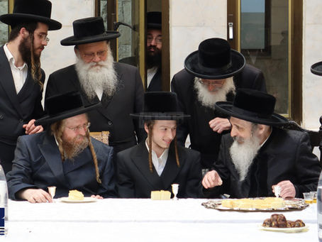התרגשות עצומה ביי שמחת קישור החיתון אין הויפן פון שומרי אמונים | בילדער גאלעריע