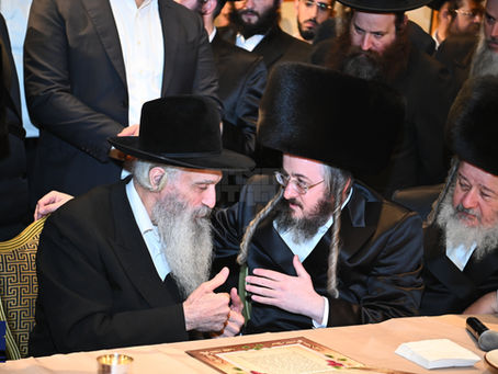 האד' רבי דוד אבוחצירא אין בני ברק ביי חתונה בבית הרב מנחם מענדל פאמעראנץ ריש מתיבתא 'עוז והדר'