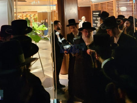 חסידי ספינקא מקבל פנים געוועהן האד' מספינקא אנקומענדיג אין לופטפעלד בארה"ק