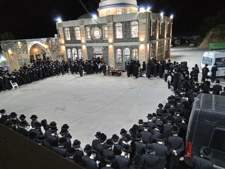 טבריה • האד' מדאראג אויף א תפילה ביים ציון הק' פון התנא רבי מאיר בעל הנס מיט בחורי החסידות