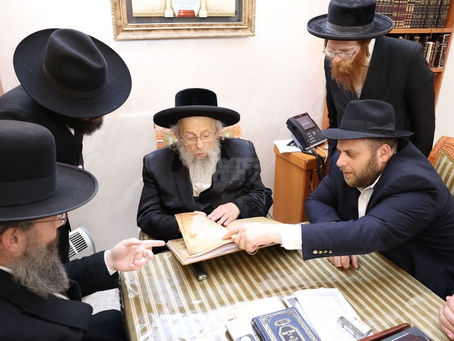 קודש ישראל: אייגנטומער פון 'צוף' אנטיק-פירמע אריינגעטראגן היסטארישע הייליגע "סידור בעל שם" צו האד' מפינסק קארלין