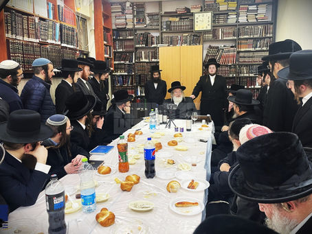 האד' מספינקא אפגעראכטן סעודת הילולא פון הייליגן רבי ר' אלימלך מליזענסק זי"ע בבית מדרשו אין ירושלים