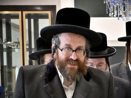 האד' מראחמיסטריווקא אוקענוויין נעמט אונטער נסיעה קיין ארה"ק; צום ערשטע מאל נאכן איבערנעמען כתר האדמורו"ת