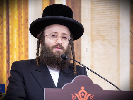 תִּתֵּן אֱמֶת לְיַעֲקב: עולם החסידות רעש'ט מיט דראמאטישע הכתרה אין קאסוב