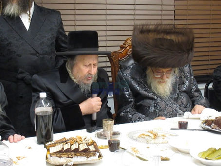 ווידיאו • האד' מסקאליע ביים שבע ברכות בשמחת בית תולדות אהרן אין בארא פארק