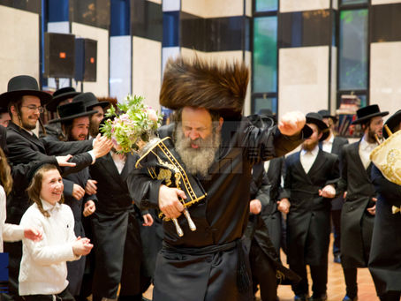 פייערליכער מעמד הכנסת ספר תורה צום ביהמ"ד דק"ק תפארת אליעזר אין בארא פארק