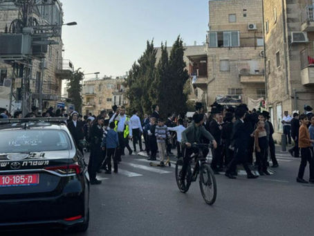 בהלה ביים פורים טיש אין אמשינוב ווען פארענטשע פאלט צוזאם; בחסדי שמים נישט קיין ערנסטע געשעדיגטע באריכטעט