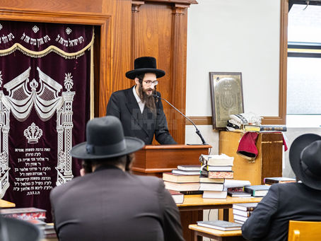 האד' מסקולען לינדען טרעט אויף מיט דרשת הכנה לימים הנוראים אין ישיבת קארלין סטאלין אין בארא פארק