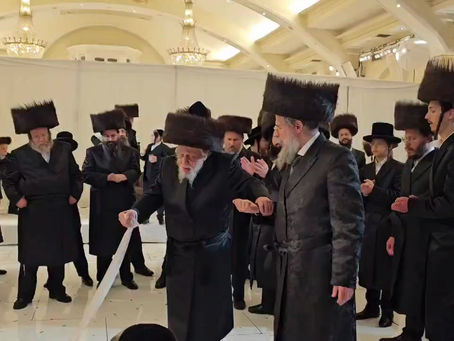 ווידיאו • האד' מקאפישניץ ביים טאנצן מצוה טאנץ ביי די חתונה פון אן אייניקל אין לאנדאן