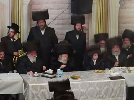 ווידיאו • שמחת הבר מצוה בחצר הקודש קרעטשניף בשילוב מיט סעודת הילולא