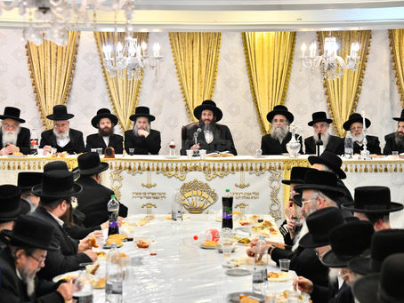 האי יומא דקא גרים • סעודת הילולא און יערליכע מעמד הודאה בחצר הקודש ספינקא רמ"א