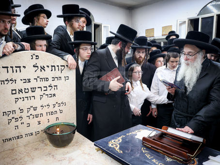 האד' מצאנז קלויזענבורג איז פוקד ציון אביו הגה"ק מצאנז קלויזנבורג זי"ע אין נתניה לקראת די ימי הרחמים והרצון