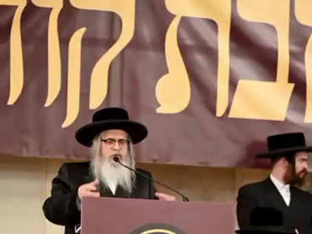 זעקת השבת • האד' מסאטמאר טרעט אויף ביים כינוס השבת אין ווילאמסבורג | ווידיאו