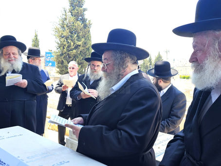 הקמת מצבה על קברה פון הרבנית הצדקנית מגור ע"ה ככלות השלושים לפטירתה