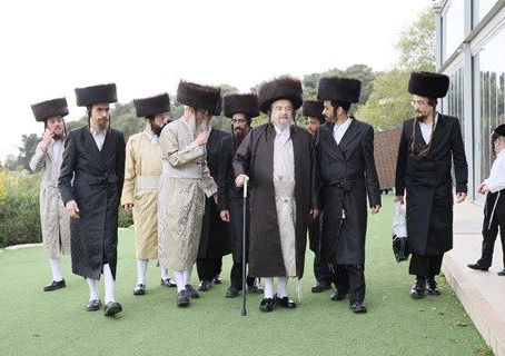 ווידאו • מעמד הקבלת פני רבו בראשות הרה''צ רבי יעקב מאיר שכטר ביים הר הצופים