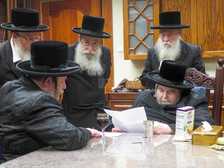 הגה"צ ר' יעקב מרדכי האגער אבד"ק וויזניץ אלעד באזוכט בבתי האדמור"ים לקראת די חתונה במעונו