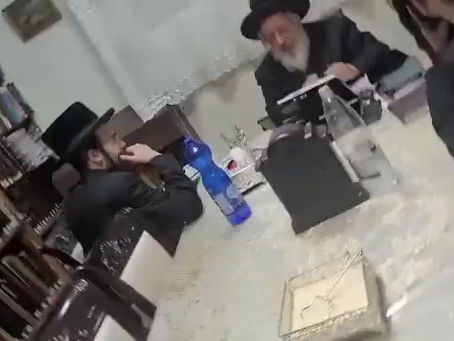 הרה"ג ר' שלום רוקח נכד האד' מבעלזא באזוכט ביי האדמו"ר מנאראל