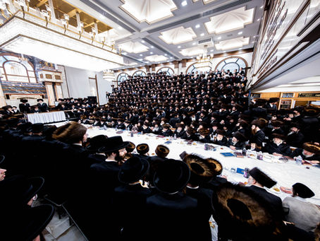 חסידי פאפא מאנסי לעבן מיט שבת שכולו רוחני בצל הקודש פון האד' מפאפא