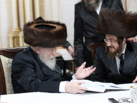 האד' מסאדיגורה באזוכט ביי דודו הרבני הנגיד ר' אליש ענגלענדער הי"ו
