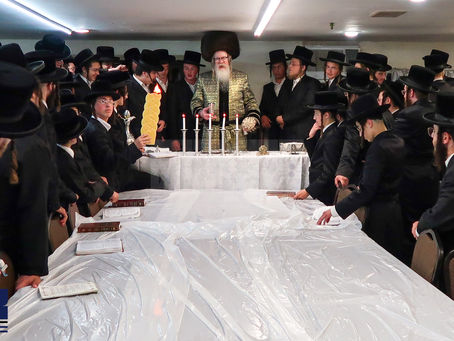 האד' מקאליש אויף שבת אין מחנה ישיבה מאורות התורה קאליש‎ | גאלעריע