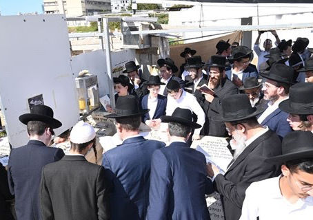 שנה להסתלקותו • מאסן-שטראם צום ציון פונעם שר התורה הגר"ח קנייבסקי זצ"ל