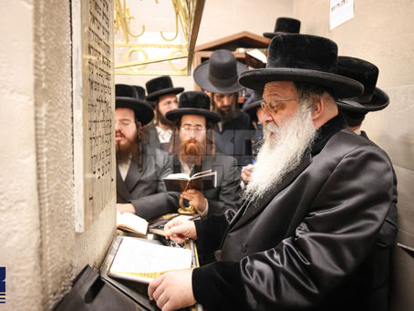 האד' מנדבורנה אפגעפלויגן קיין ליזענסק פולין צום הילולא פונעם הייליגן רבי ר' אלימלך מליזענסק זי"ע