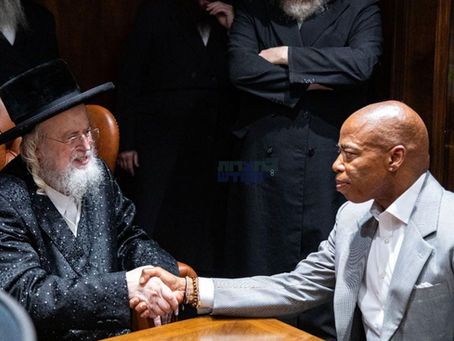 בארא פארק • מעיאר עדעמס באזוכט ביי האדמור"ים מבאבוב 45 אין מונקאטש מקבל זיין ברכת קדשם צום נייעם יאר