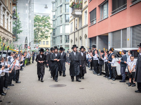 יהדות ציריך לעבט מיט היסטארישע מעמד הכתרה פון הגה"צ רבי צבי אלימלך פאדווא שליט"א אלס גאב"ד ציריך - שווייץ
