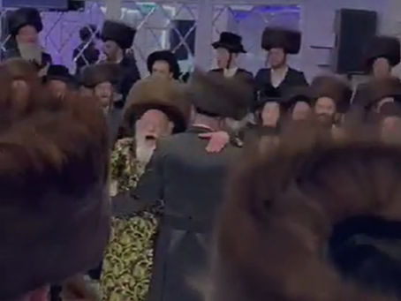 ווידיאו • האד' מוויז'ניץ ביי א חתונה לבן אחד מחסידיו אין לאנדאן