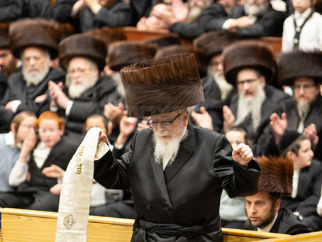 שמחה כפולה: חתונה פון דאפעלטע איר אייניקל פון האד' מסקווירא און אייניקל פון האדמור"ים מוויזניץ, קאלוב און חוסט
