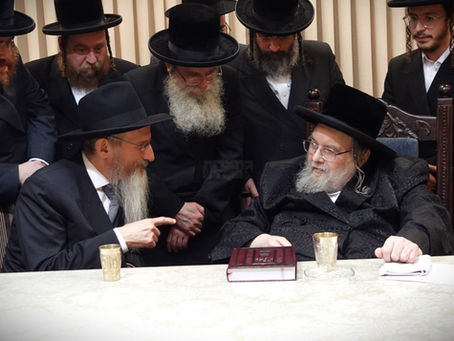רוסישער הויפט רב הגאון רבי בערל לאזאר באזוכט ביי האד' מבעלזא‎