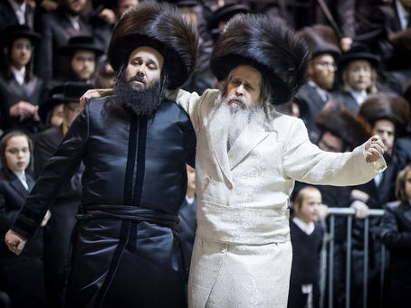 הגה''צ אבד''ק סיגוט אדרעסירט בשורה טובה איבער זיג אין טייל פונעם גזירת החינוך ביים דרשת שבת הגדול