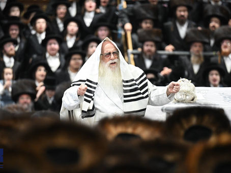 יִשְׁלַח דְּבָרוֹ וְיִרְפָּאֵם: האד' מצאנז צוזאמגעפאלן ביי מנחה ערב שבת לעיני קהל ועדה