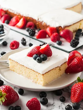 TORTA TRES LECHES DE FRUTOS ROJOS