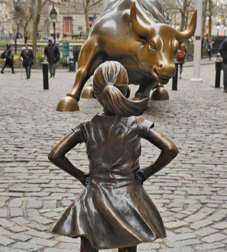 Een kind dat sterk in haar schoenen staat