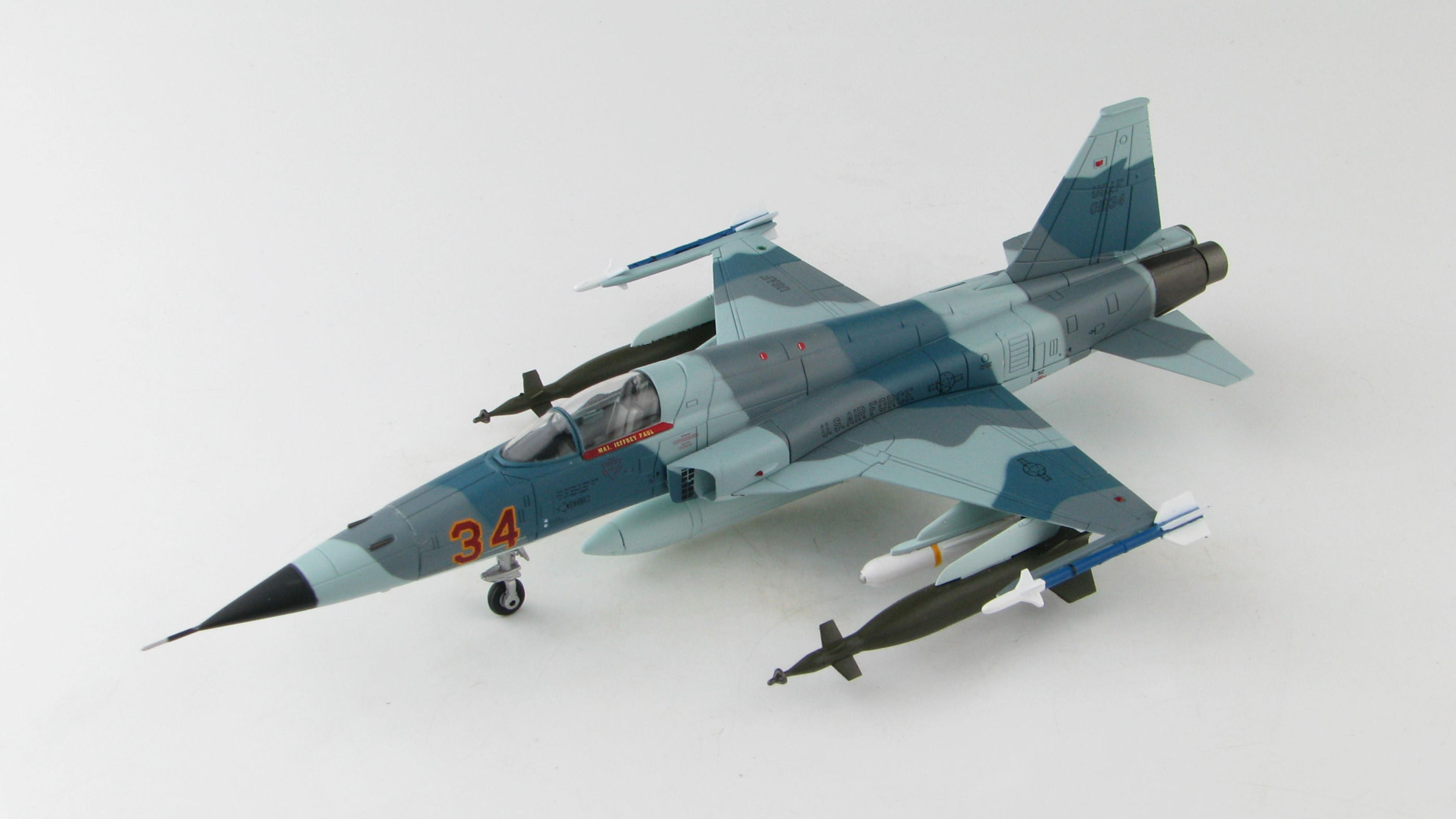 Hobby Master HA3337, Northrop F-5E Tiger II "Grape" 74-1534, 1:72