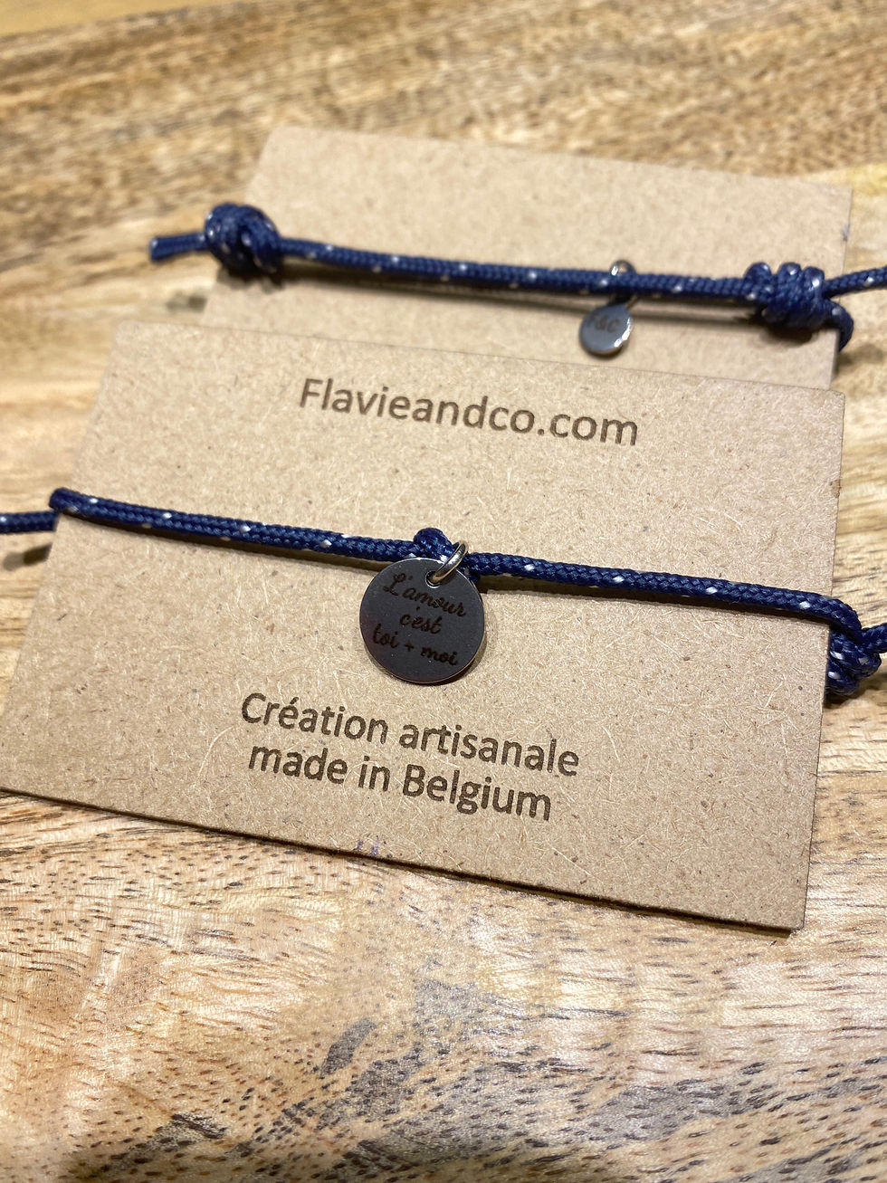 Des bracelets en silicone en couleur blanche modèle d'ensemble de Des bracelets en silicone en couleur blanche modèle d'ensemble de