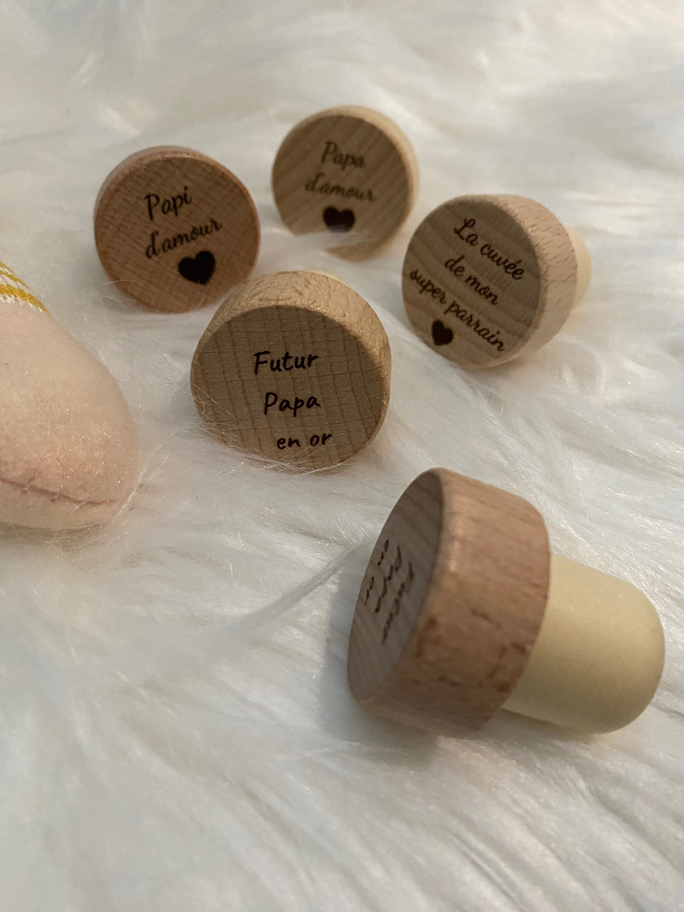 Bouchon en bois F&C personnalisé