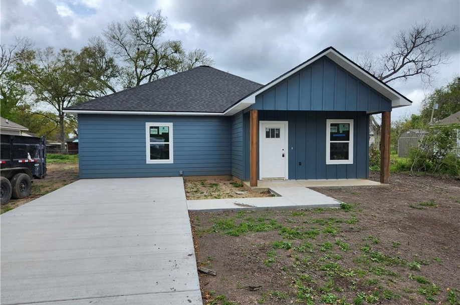 3 Bedroom, 2 bath, 1,301 Sqft. Home for sale in Vinton La. Cusom Home Build by SWLA Constructors and Development 1