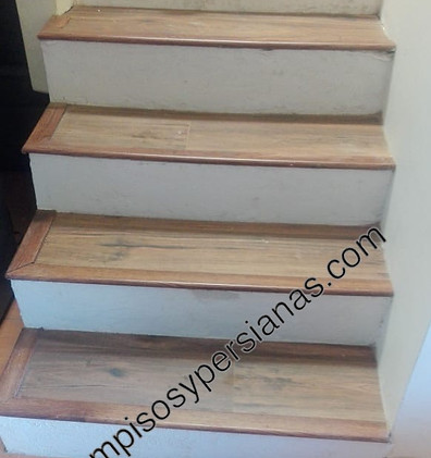 Piso laminado 8 mm en escalera