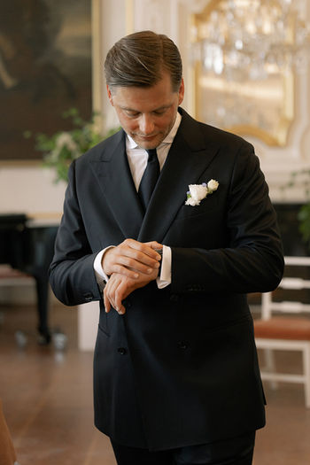 Der Bräutigam wartet auf die Braut