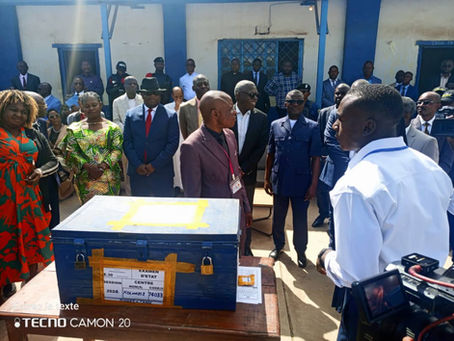 Hors session de l'examens d'État : Dans la province du lualaba, La gouverneure Fifi Masuka Saïni a été représentée par son ministre principal de l'intérieur, au lancement des épreuves ...