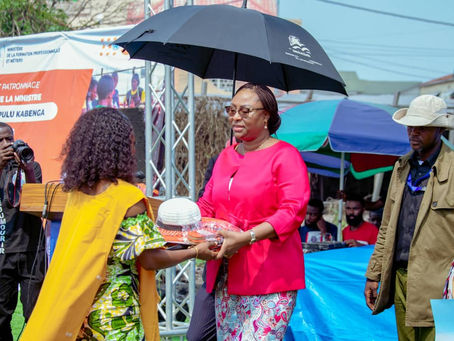 Kinshasa : De la prostitution à la la vie socio-professionnelle, plus de 150 jeunes filles du quartier pakadjuma lancées sur le marché de l'emploi par Antoinette Kipulu Kabenga