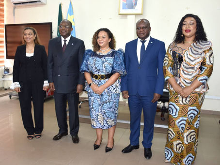 Affaires Étrangères-Coopération internationale et Francophonie : Bestine Kazadi reçoit les symboles du pouvoir