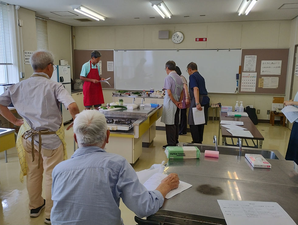 レシピの説明を熱心に聞く参加者